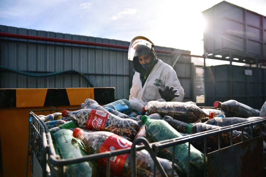 la Secretaría de Medio Ambiente y Desarrollo Sustentable, recibió el “Certificado de tratamiento de residuos peligrosos y disposición final de desechos resultantes” .
