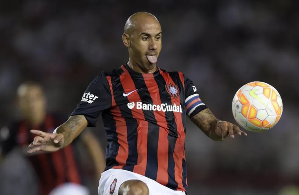 San Lorenzo's  midfielder Juan Mercier gestures during their Recopa Sudamericana 2015 first final football match against River Plate at the Monumental stadium in Buenos Aires, Argentina, on February 6, 2015. AFP PHOTO / Juan Mabromata buenos aires Juan Mercier futbol recopa sudamericana 2015 futbol futbolistas partido river plate vs san lorenzo