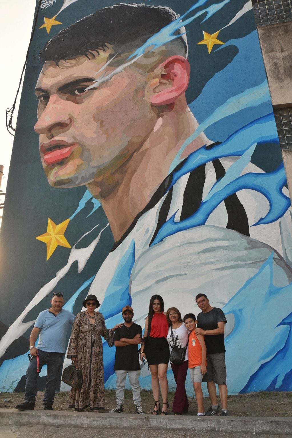 La familia Romero estuvo en la inauguración de la pintura.