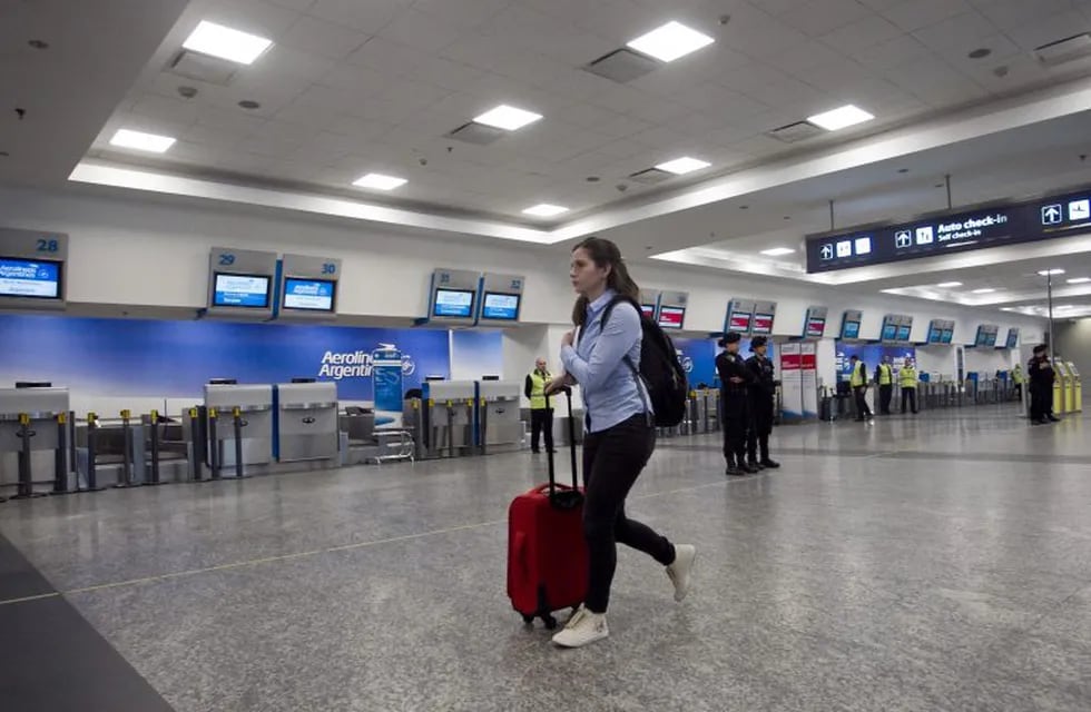 Paro de trabajadores de aerolineas argentinas y austral
