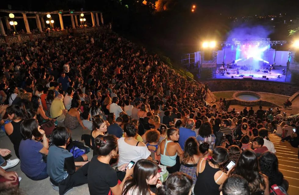 Nueva edición. La Municipalidad volverá a organizar el Festival Griego Mujeres, en el parque Sarmiento. (La Voz)