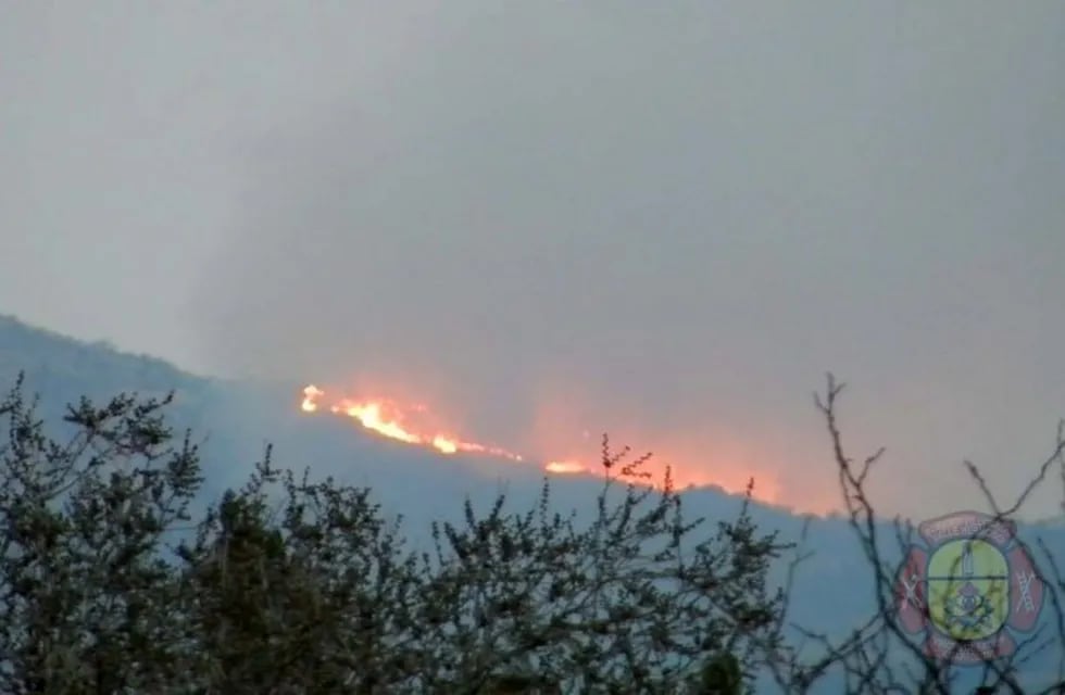 Nuevo incendio forestal en cercanías de la Reserva Natural Vaquerías. (Foto: gentileza Jonatan Robledo).