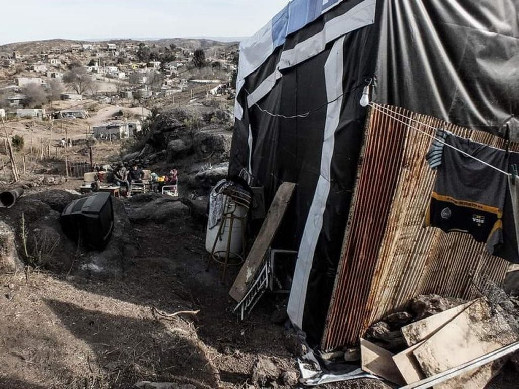 La casilla levantada con varios elementos. (Foto: gentileza Franco Romero).