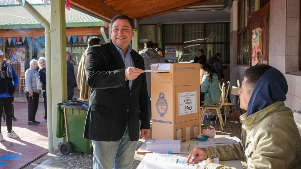Omar Parisi votó en Luján de Cuyo