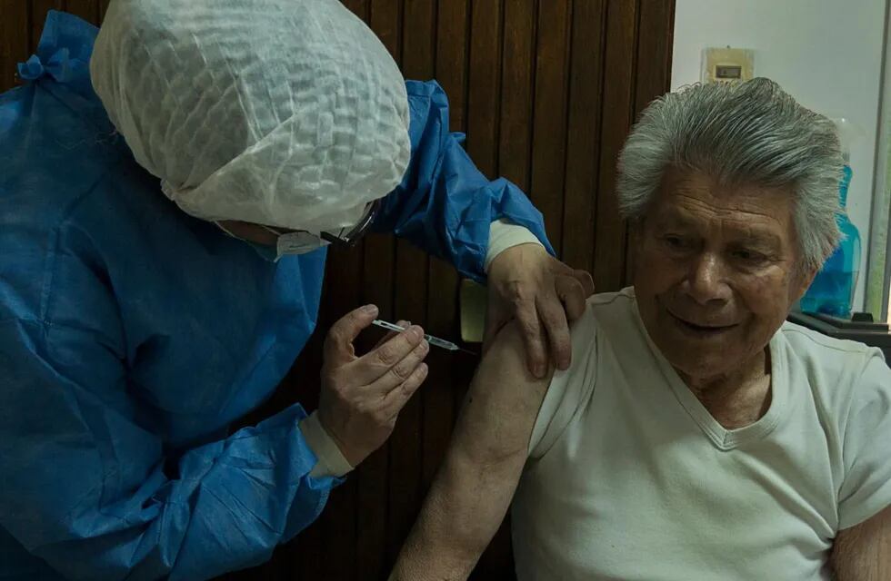 Puerto San Julián comenzó a aplicar la vacuna putnik V en adultos mayores