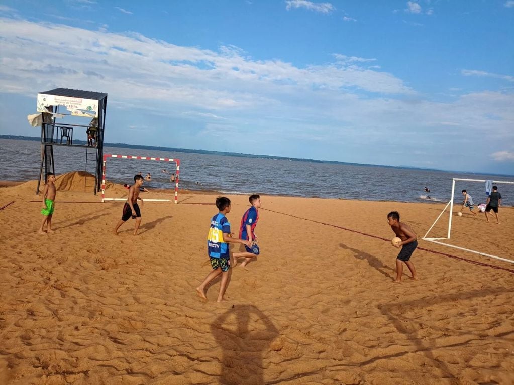 Arranca la temporada de verano con deportes gratuitos en Costa Sur de Posadas.