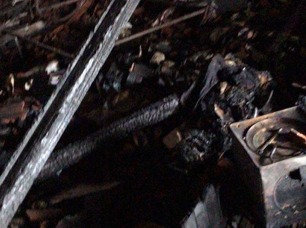 Una joven y su familia perdieron todo en un incendio en Granadero Baigorria.  (Vía Rosario)