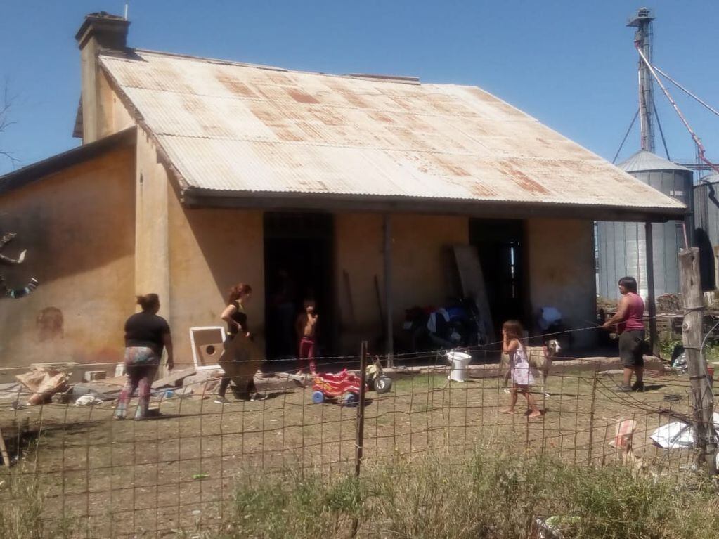 Trabajos en la casa abandonada que habitará la familia Villalba