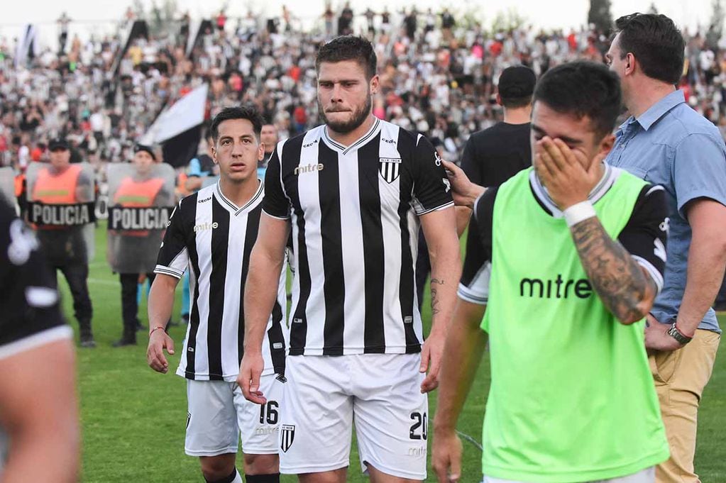 Gimnasia volvió a perder ante Estudiantes de Caseros y se despidió del sueño del ascenso a Primera. Reducido Primera Nacional