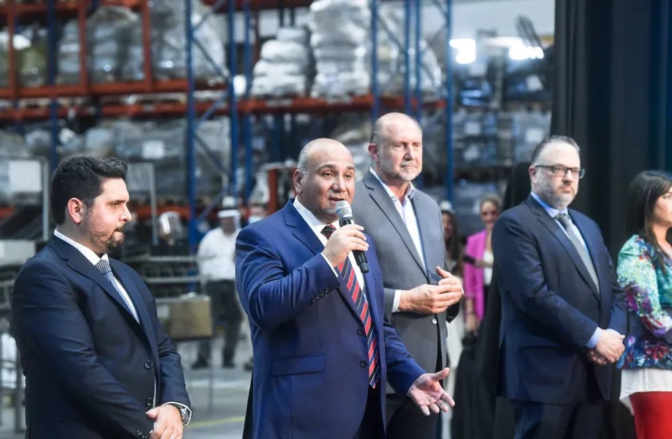El tucumano anunció inversiones de la fábrica Liliana en Granadero Baigorria.
