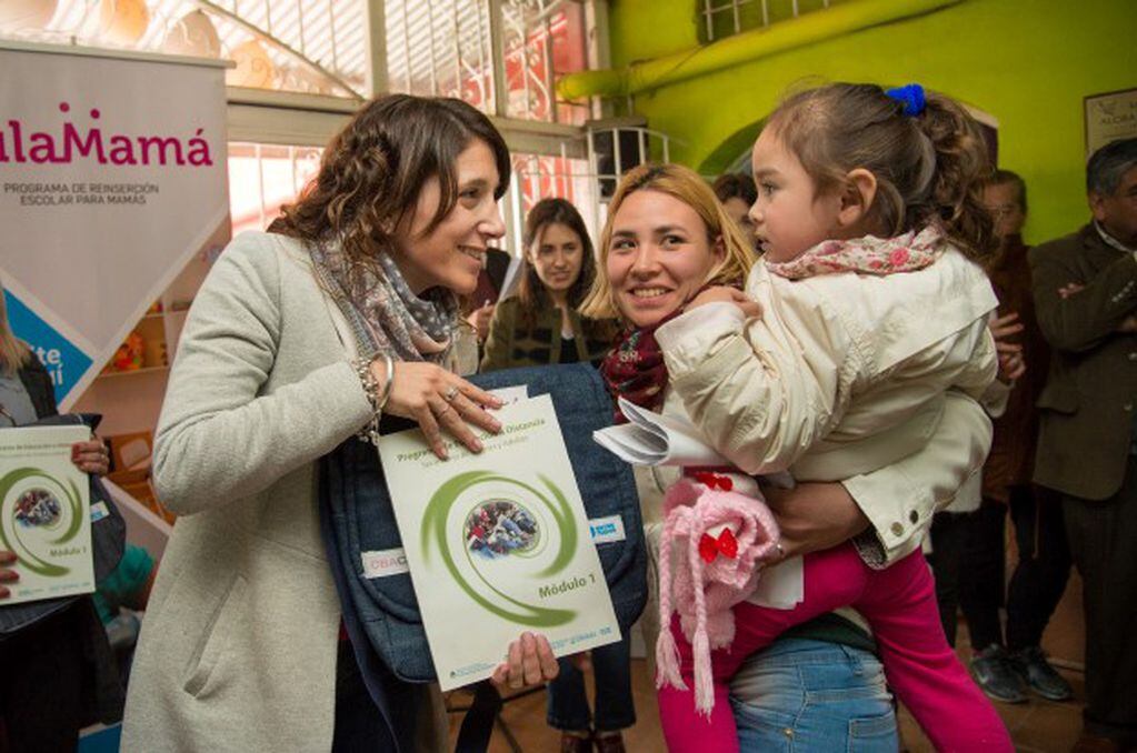 Más de mil mujeres ya se inscribieron en Aula Mamá