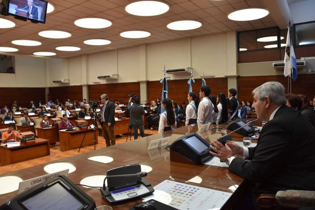 El vicegobernador Carlos Haquim dejó inaugurado el 16° Parlamento Juvenil Provincial y declaró abiertas las deliberaciones.