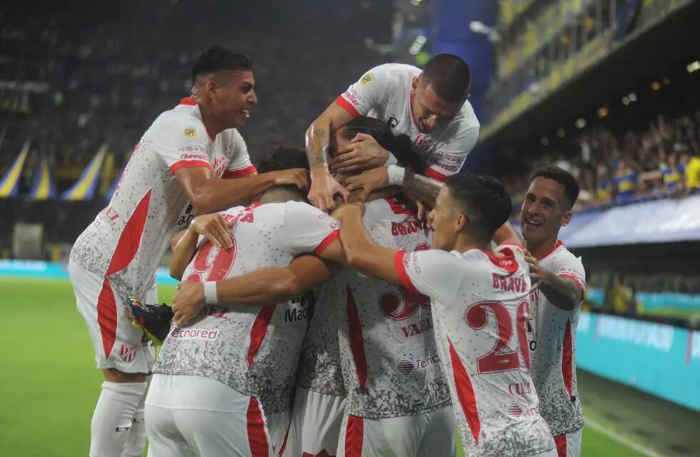Instituto se hace fuerte en la Bombonera y le gana a Boca con goles de Varela y Martínez. (Federico López Claro / La Voz)