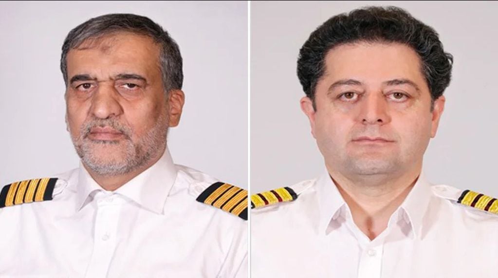 Gholamreza Ghasemi (izquierda), el piloto de la aeronave retenida en Ezeiza, junto al copiloto.