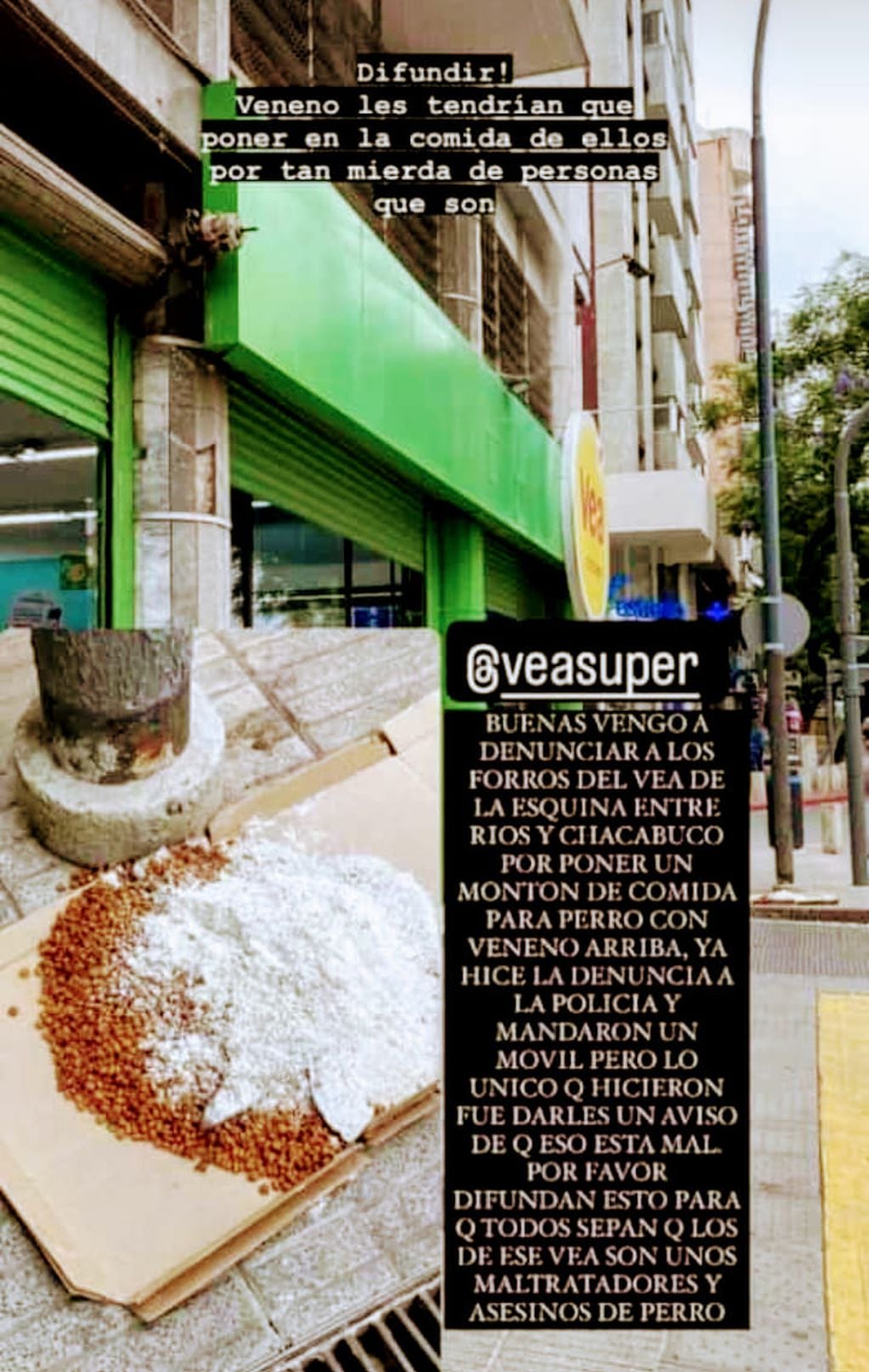 Un reconocido supermercado de Córdoba habría puesto alimento para perros con veneno en su vereda.