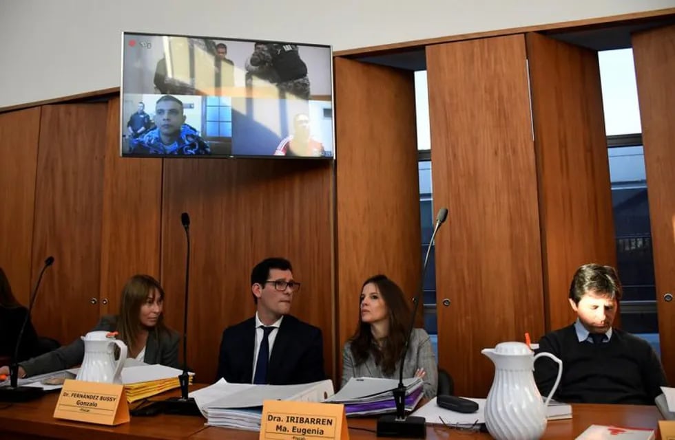 Cinco acusados siguieron el debate a través de una videoconferencia. (Juan José García)