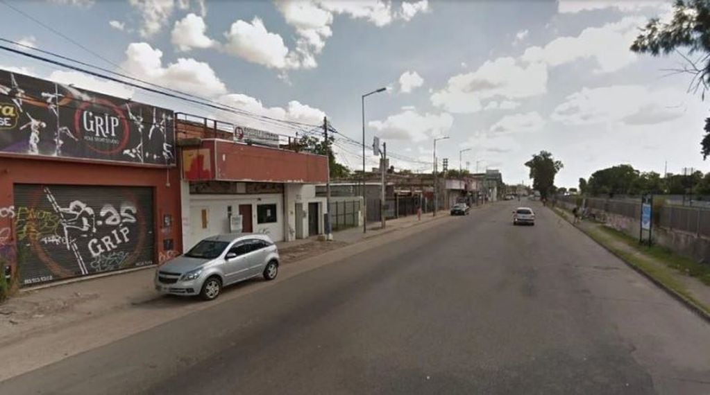 El cruce en la localidad bonaerense de Ituzaingó donde balearon a un joven para robarle la moto.