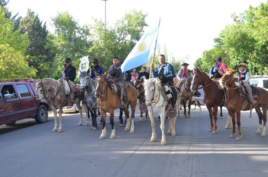 Centros tradicionalistas participaron del  desfile.