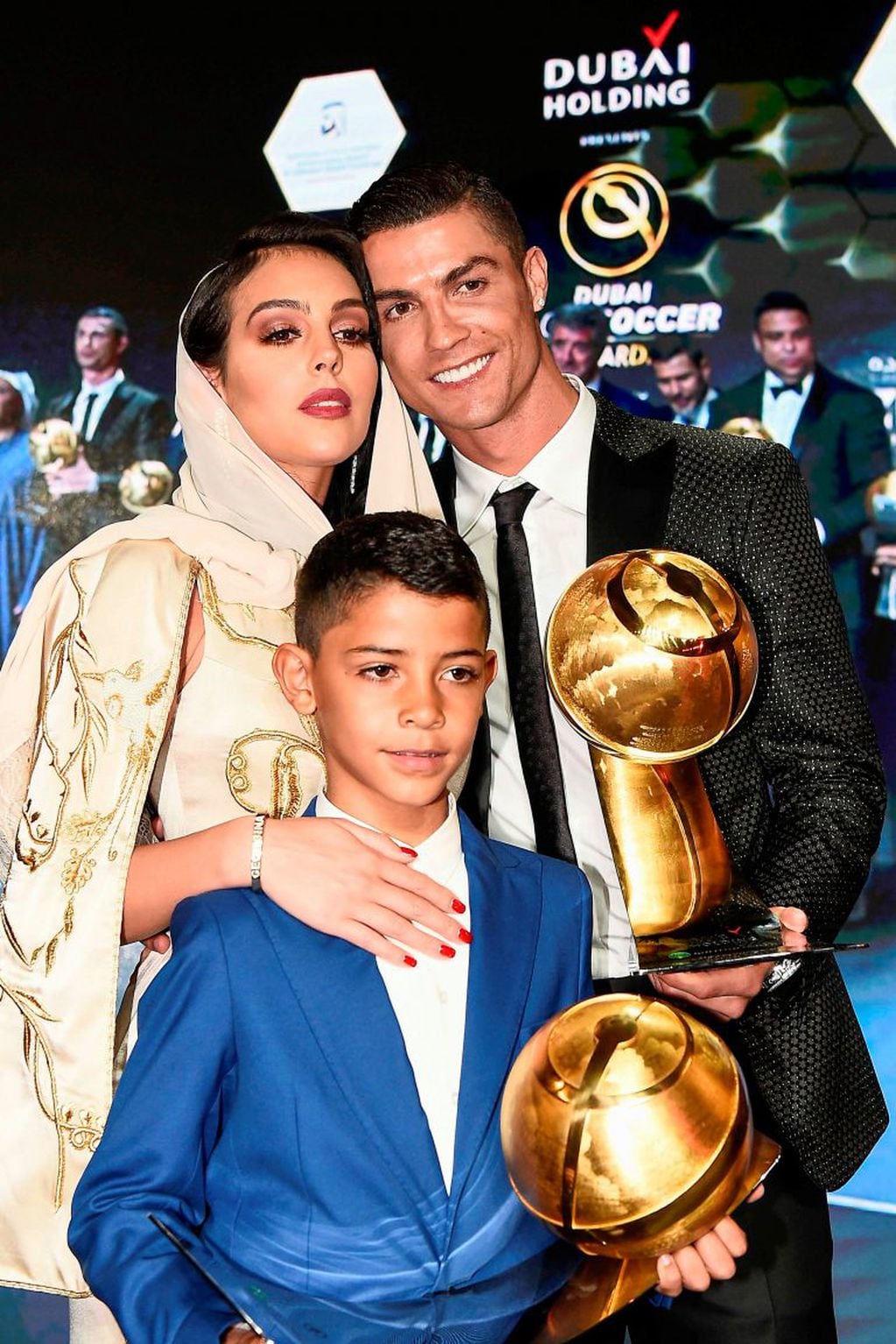 Cristiano Ronaldo con Georgina Rodriguezy el pequeño Cristiano Jr (Foto: Fabio FERRARI / La Presse / AFP)