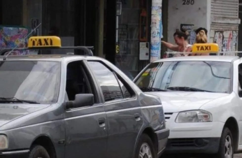 Aprueban aumento en el servicio de taxis y remises. (Archivo)