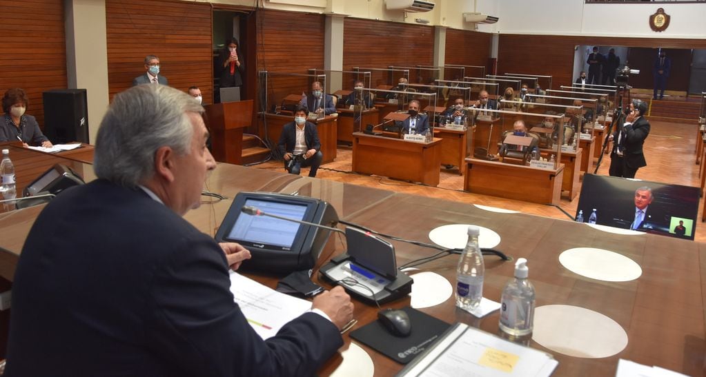 Con el tradicional mensaje del titular del Poder Ejecutivo al pleno de la Cámara de Diputados y a la ciudadanía en general, quedó habilitado un nuevo periodo ordinario de sesiones en la Legislatura de Jujuy.