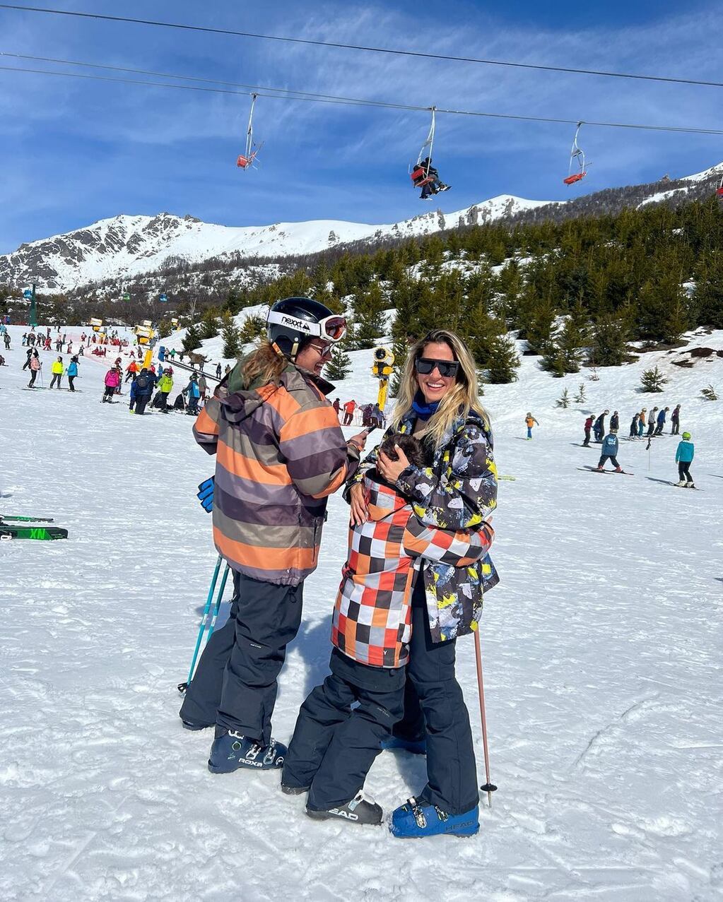 Mari, Momo y Jime esquiando en Bariloche.
