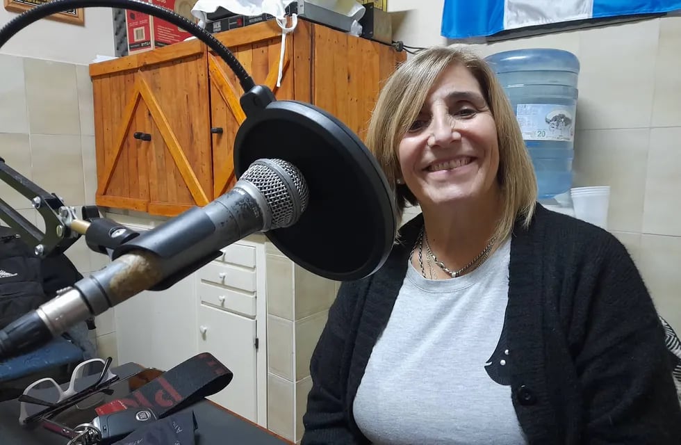 Mónica Pagliaricci, titular del área de APS, en radio Fm del Mar (100.1). Programa Contalo Como Quieras.