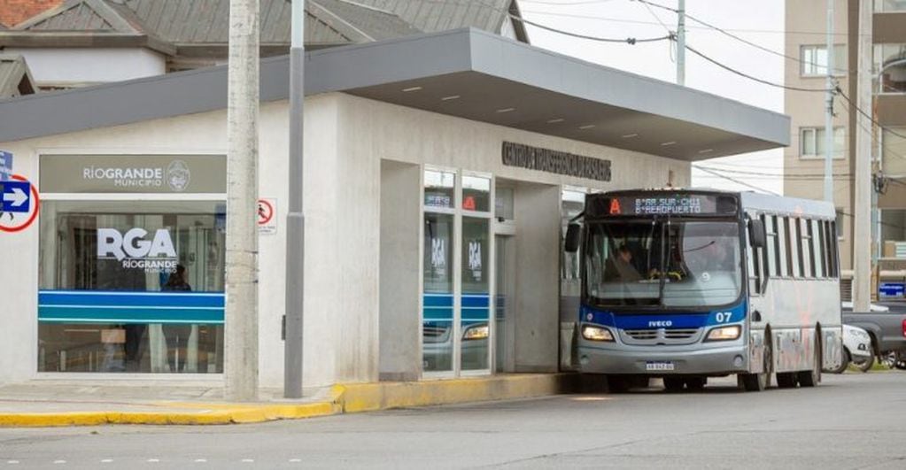 Cinco choferesas se suman al equipo de conductores de Transporte Urbano en la ciudad de Río Grande.