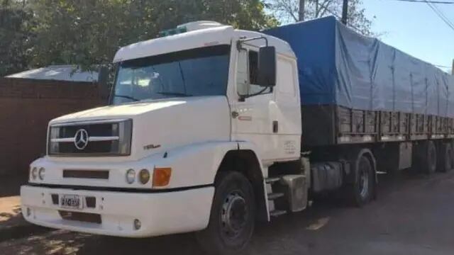 Ofrecen recompensa por datos sobre camión robado en Eldorado
