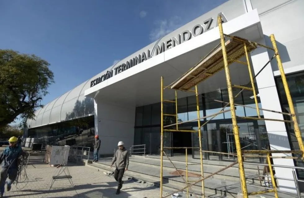 Terminal de Mendoza luce refacciones y parece un aeropuerto Ala Norte / entrada principal