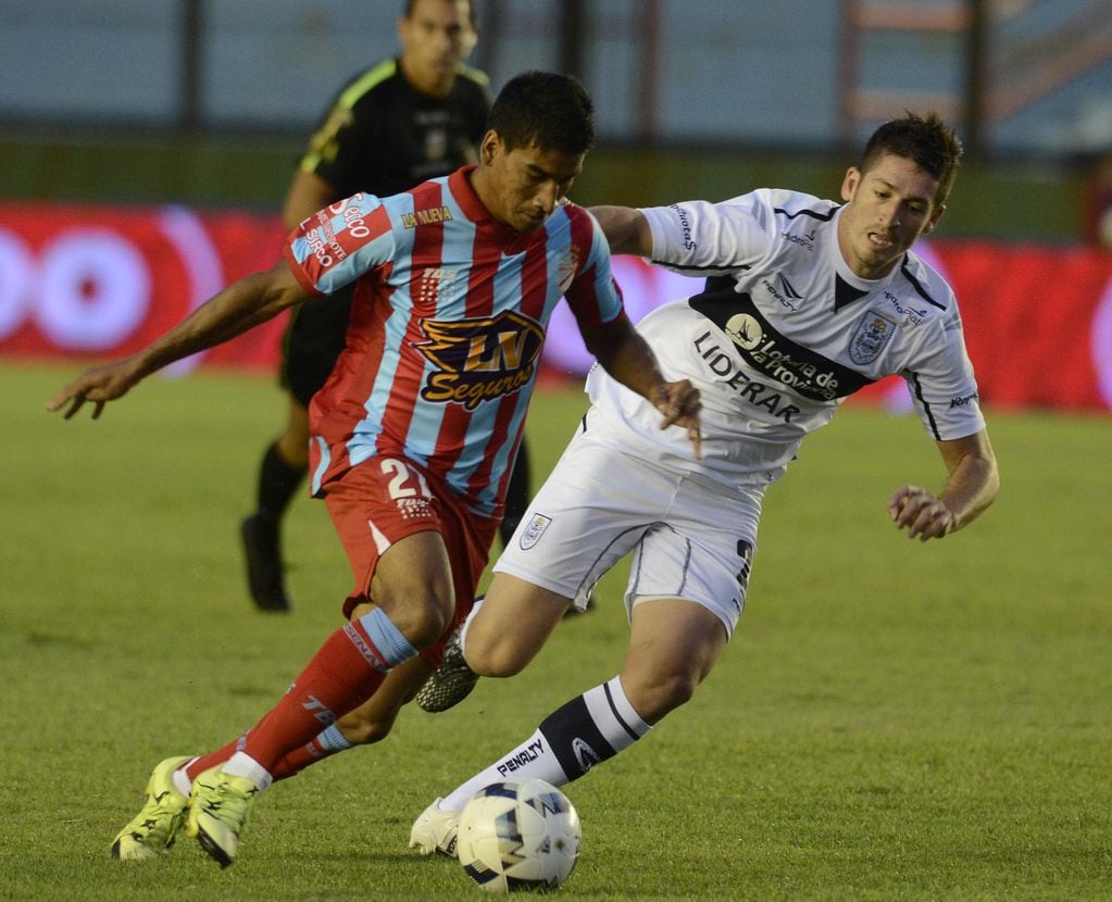 DYN303, BUENOS AIRES 18/03/16, ARSENAL VS GIMNASIA. FOTO:DYN/JAVIER BRUSCO. cancha de arsenal  campeonato torneo primera division 2016 futbol futbolistas partido arsenal gimnasia y esgrima de la plata