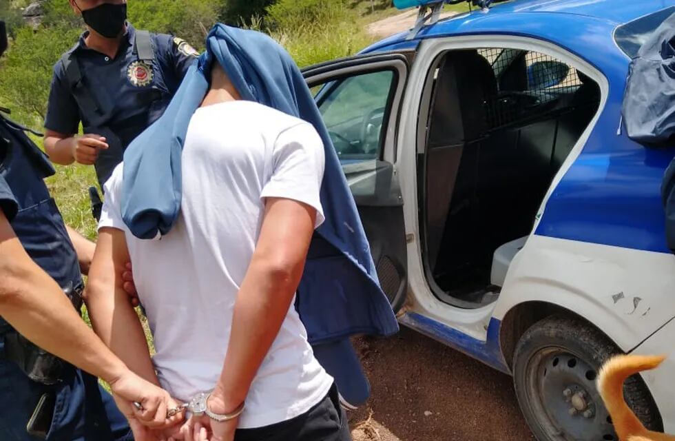 Prófugo de la Justicia con "frondosos antecedentes penales" fue capturado en Villa Santa Cruz del Lago. (Foto: prensa / Unidad Regional Departamental Punilla).