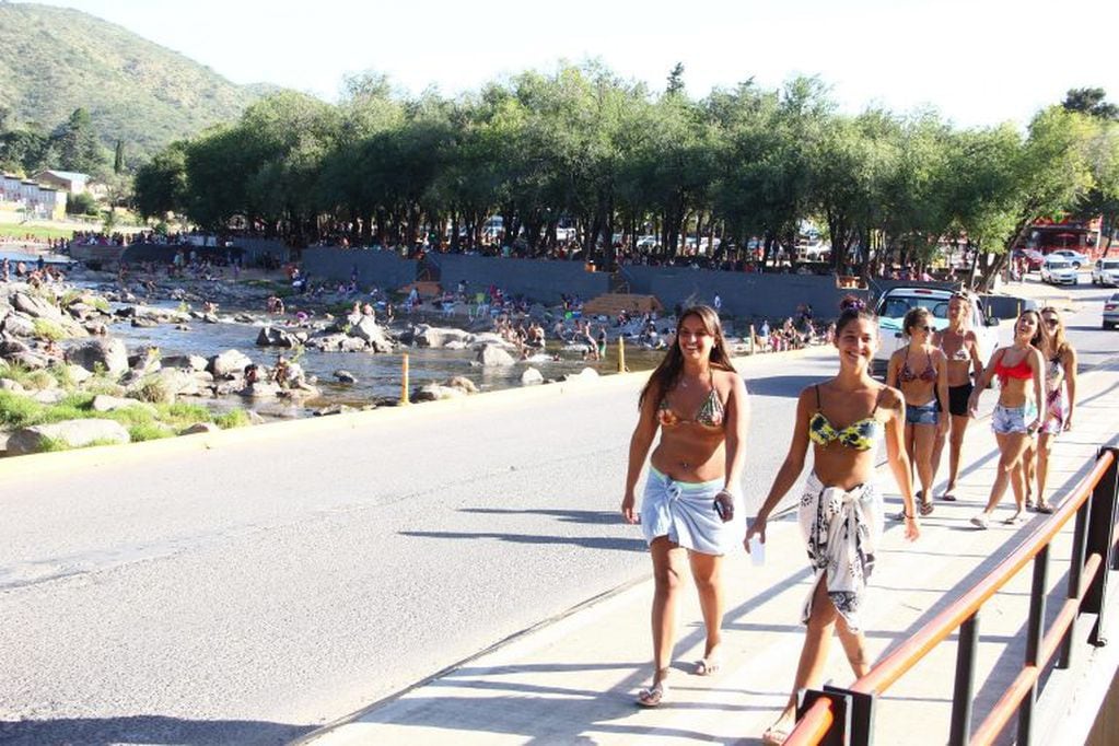 Puente acceso a Playas de Oro. (Imagen, Secretaría de Turismo y Deporte Municipal)