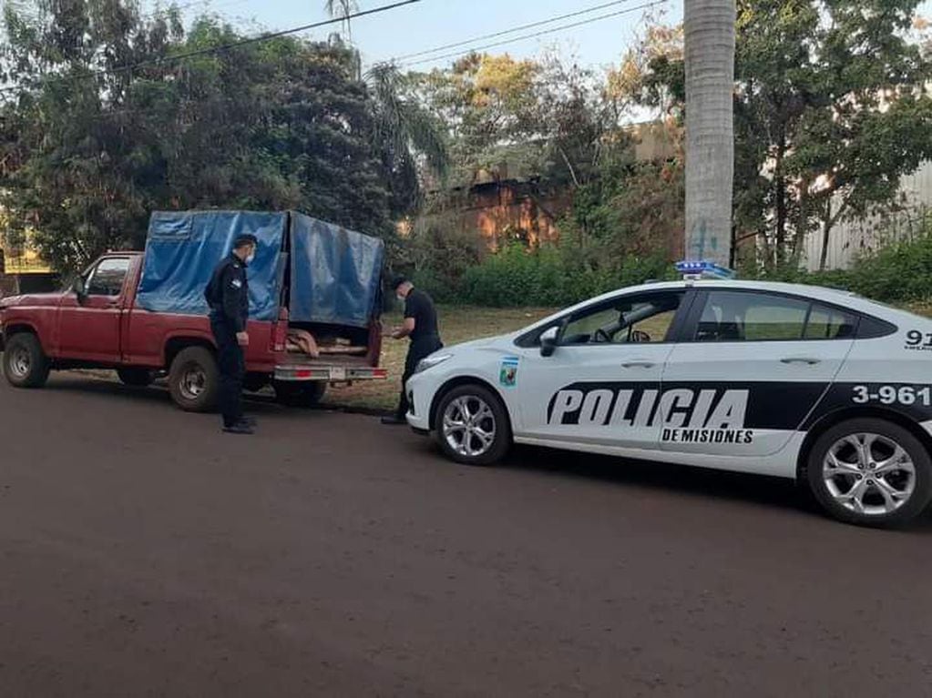 Efectivos policiales recuperaron una camioneta en Eldorado.