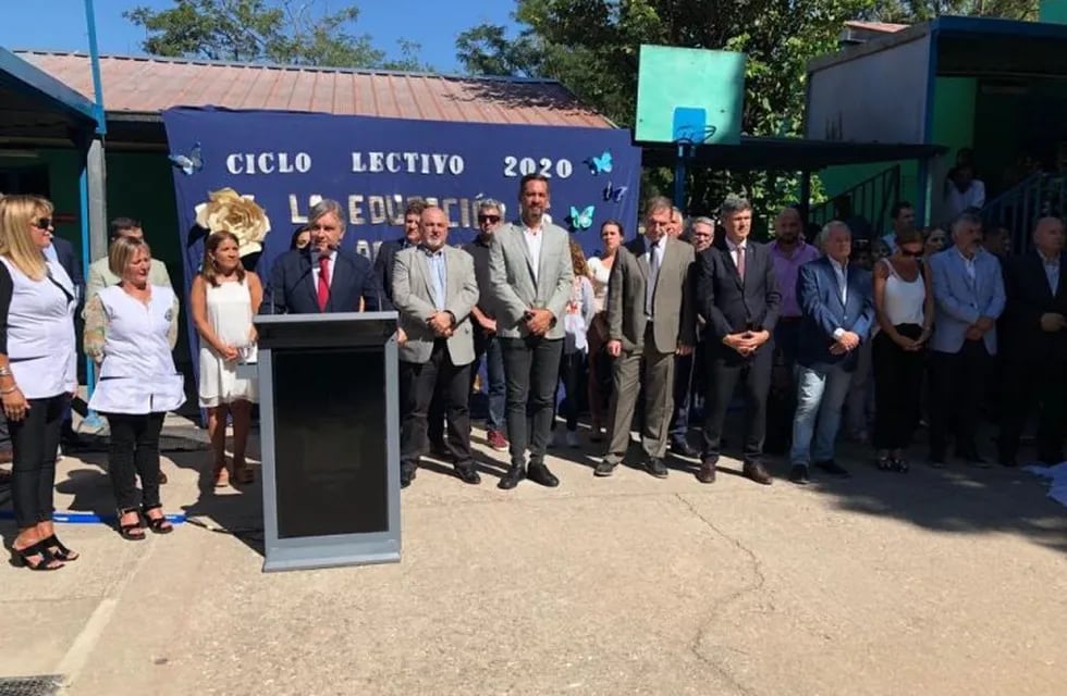 Martín Llaryora dio inicio al ciclo lectivo en la ciudad.