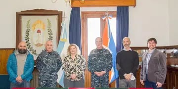 Gobierno firma convenio de cooperación con la Armada