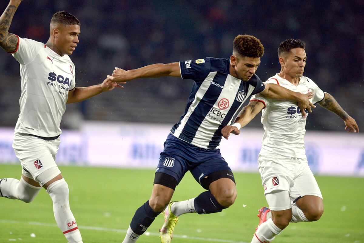 En la última jugada, Talleres perdió ante Independiente y despidió un 2021  inolvidable | Vía Córdoba