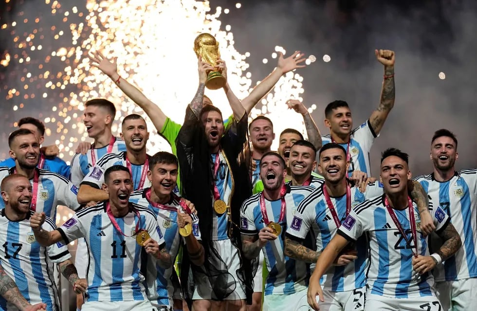 La Argentina sigue disfrutando lo logrado en Qatar. Foto: AP