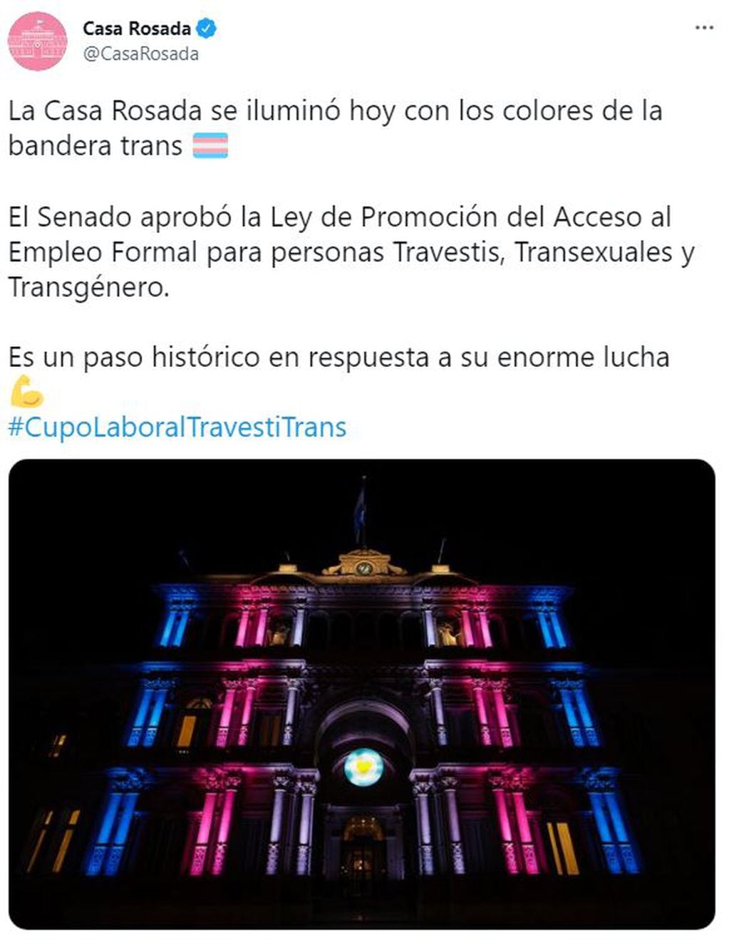 Tras la aprobación de la ley del cupo laboral trans, iluminaron la Casa Rosada con la bandera del orgullo