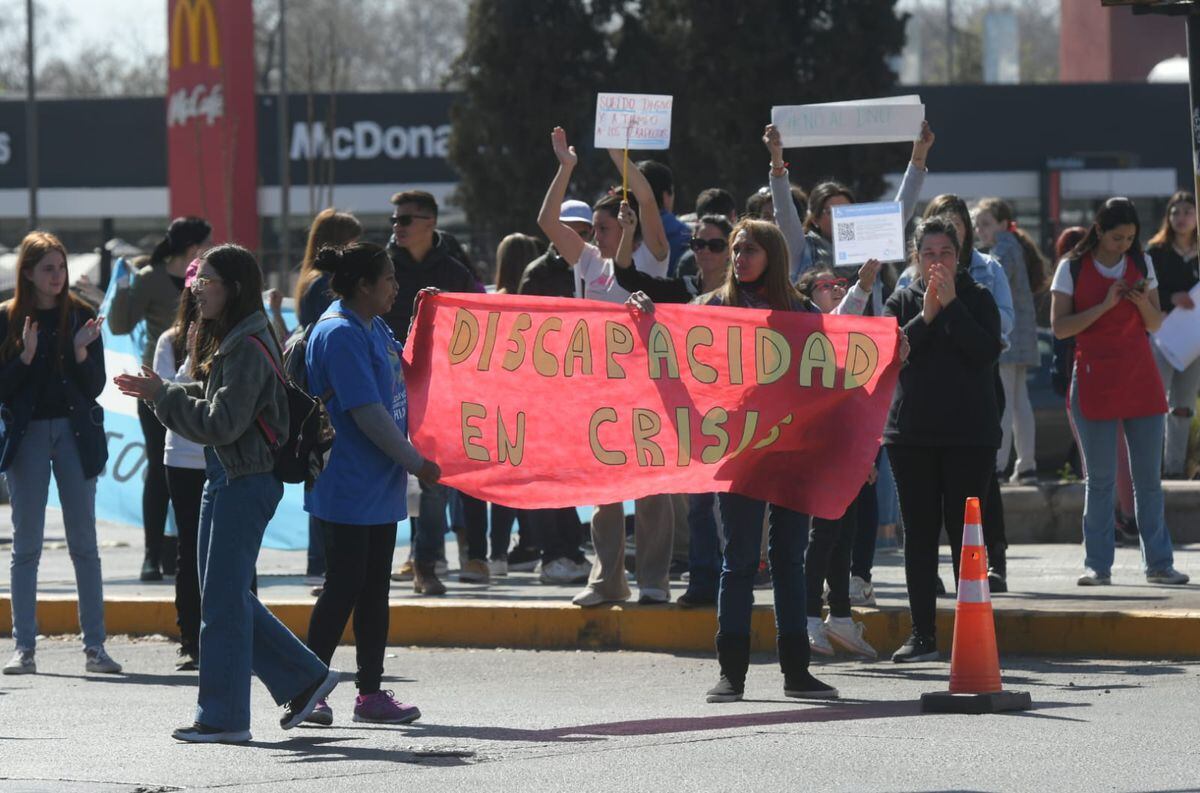 Prestadores de servicios de personas con discapacidad en Mendoza y sus familias marcharán este jueves