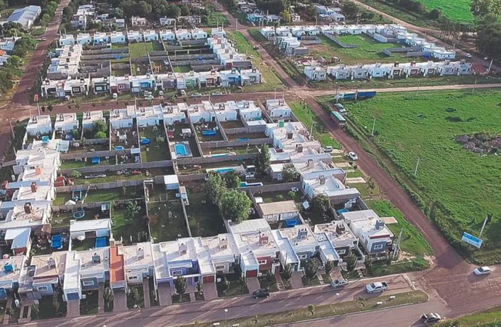 El plan de viviendas municipal permitió a 200 familias alcanzar su casa propia. (Gentileza Municipalidad de La Carlota)