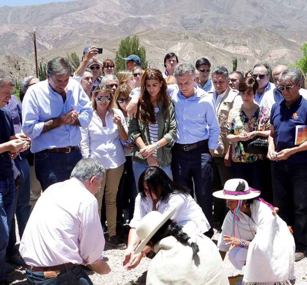 En 2015 el entonces candidato a la Presidencia por la alianza Cambiemos, Mauricio Macri, junto a su esposa Juliana Awada, participaban con representantes de pueblos originarios de la provincia, en un homenaje a la Pachamama en la localidad de Huacalera.