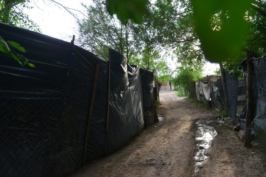 Una mujer fue encerrada en un pozo-celda en su vivienda de villa La Toma, en Córdoba Capital. (Javier Ferreyra)