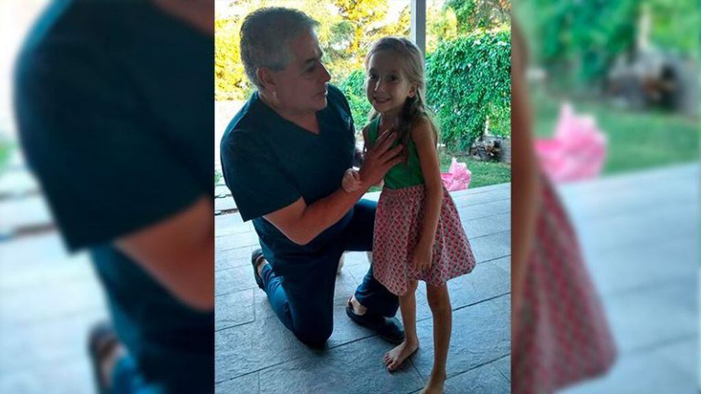 Joaquina, la nena de Paraná recibió la visita del Dr. Paz, a dos meses del accidente en la pileta