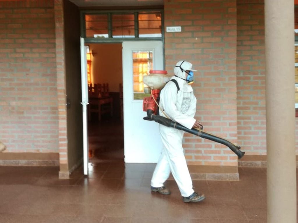 Inicio de clases: el municipio de Oberá inicio con la tarea de limpieza en los establecimientos educativos