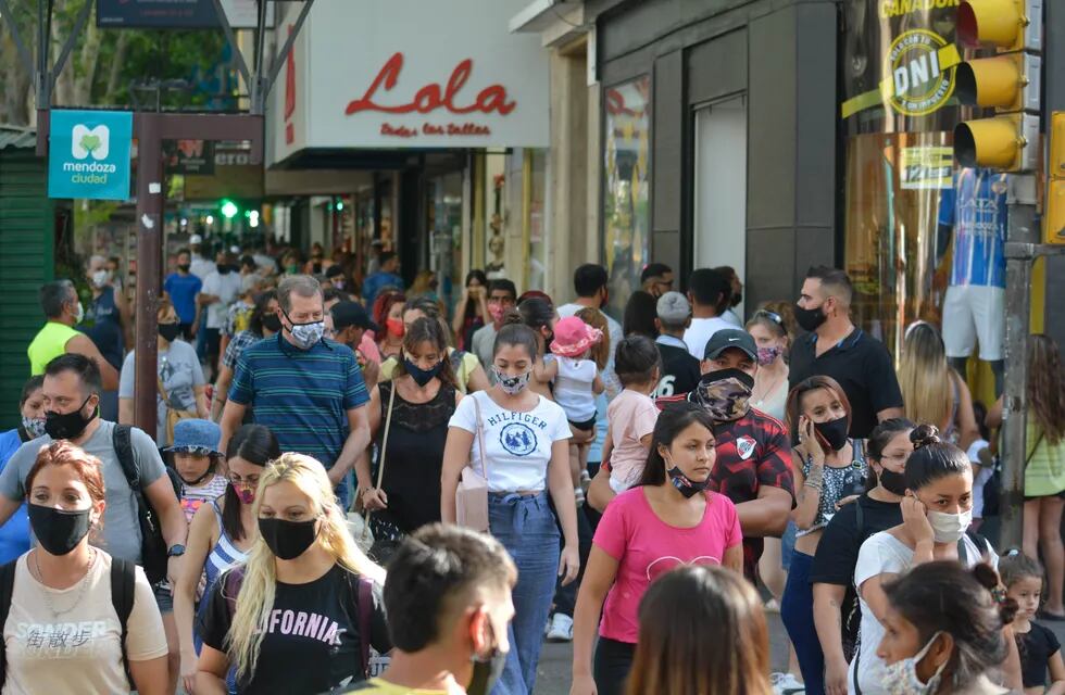 Por las compras navideñas el centro se vio repleto de gente.