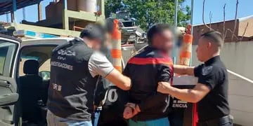 Dos jóvenes terminaron detenidos tras violentar a un hombre y destrozar un negocio comercial en Colonia Mado