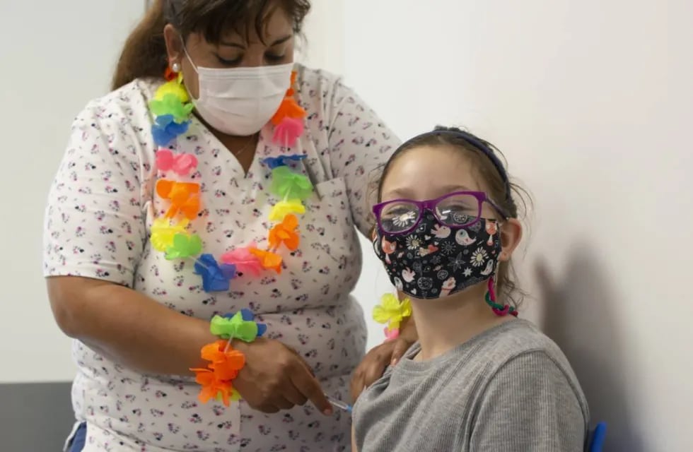Fueron vacunados contra el coronavirus más de 100 mil chicos en Santa Fe