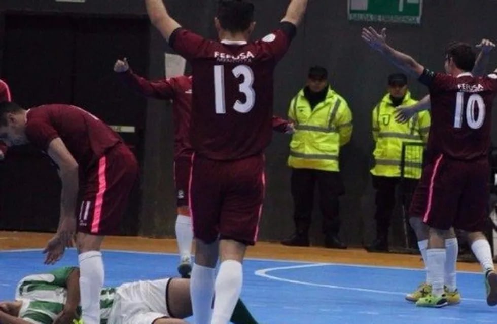 El seleccionado mendocino de Futsal, con una nueva vuelta olímpica nacional.