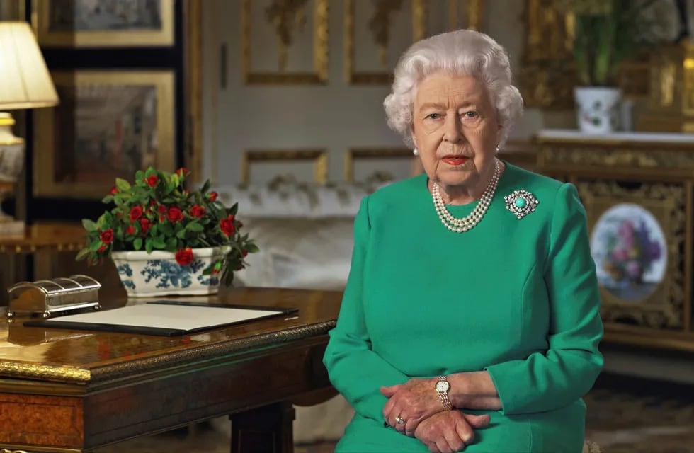 La Reina Isabel II prometió que tomarán “muy en serio” las acusaciones de racismo formuladas por el príncipe Harry y su esposa Meghan - AP